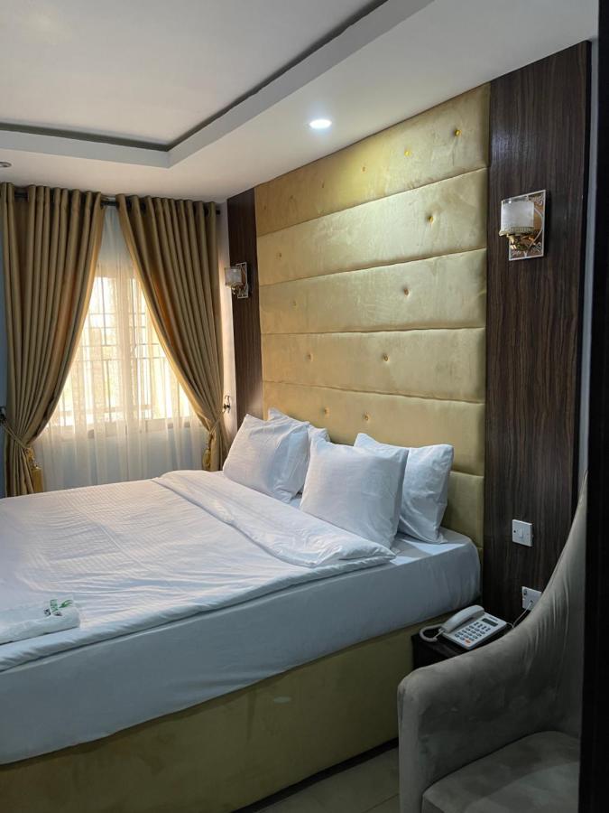 Alluring View Hotel - Allen Avenue Лагос Екстериор снимка